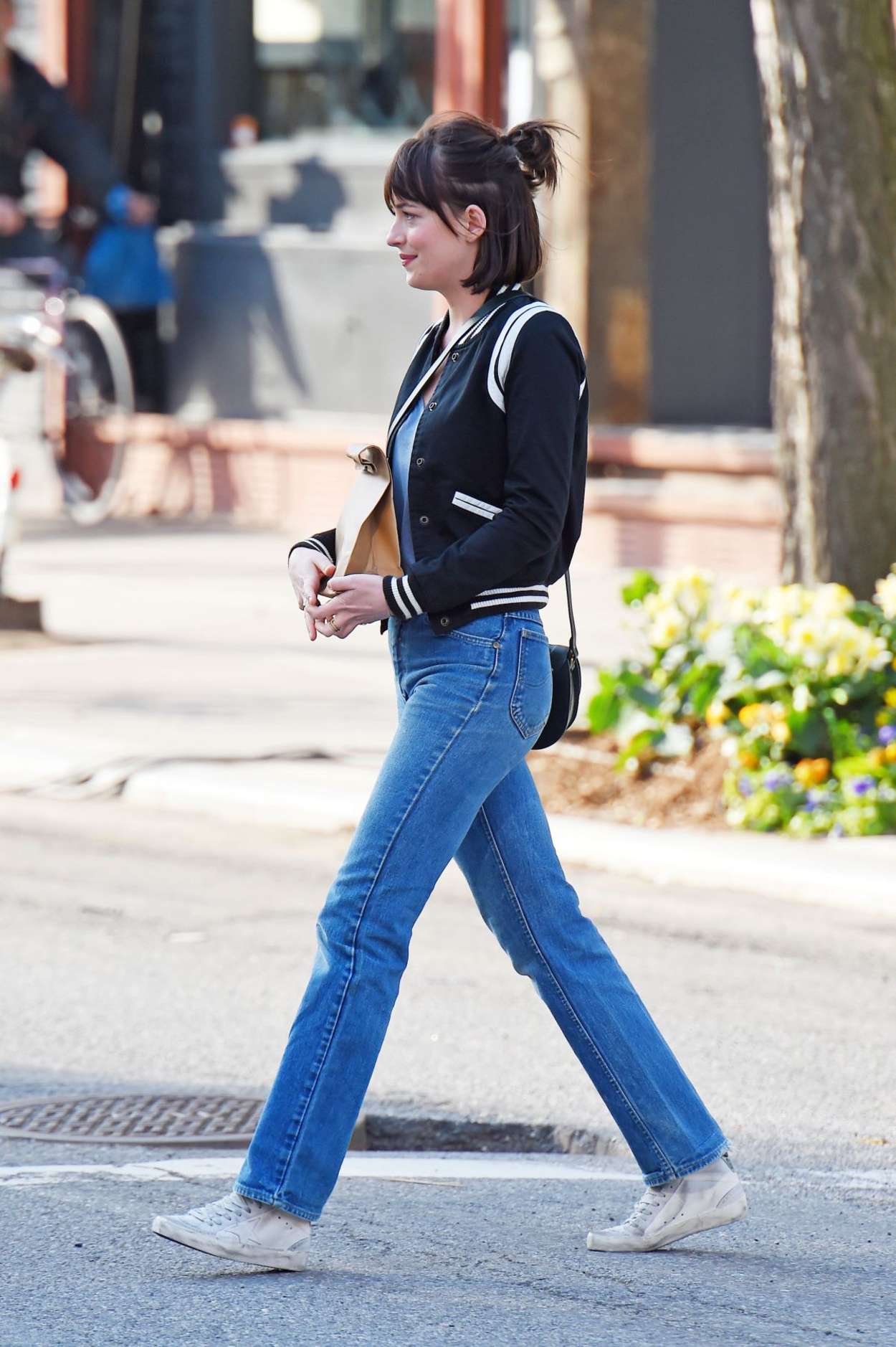 Dakota Johnson in Jeans on How To Be Single -09 | GotCeleb