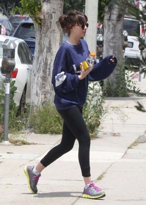 Dakota Johnson in Tights Heading to a gym in LA