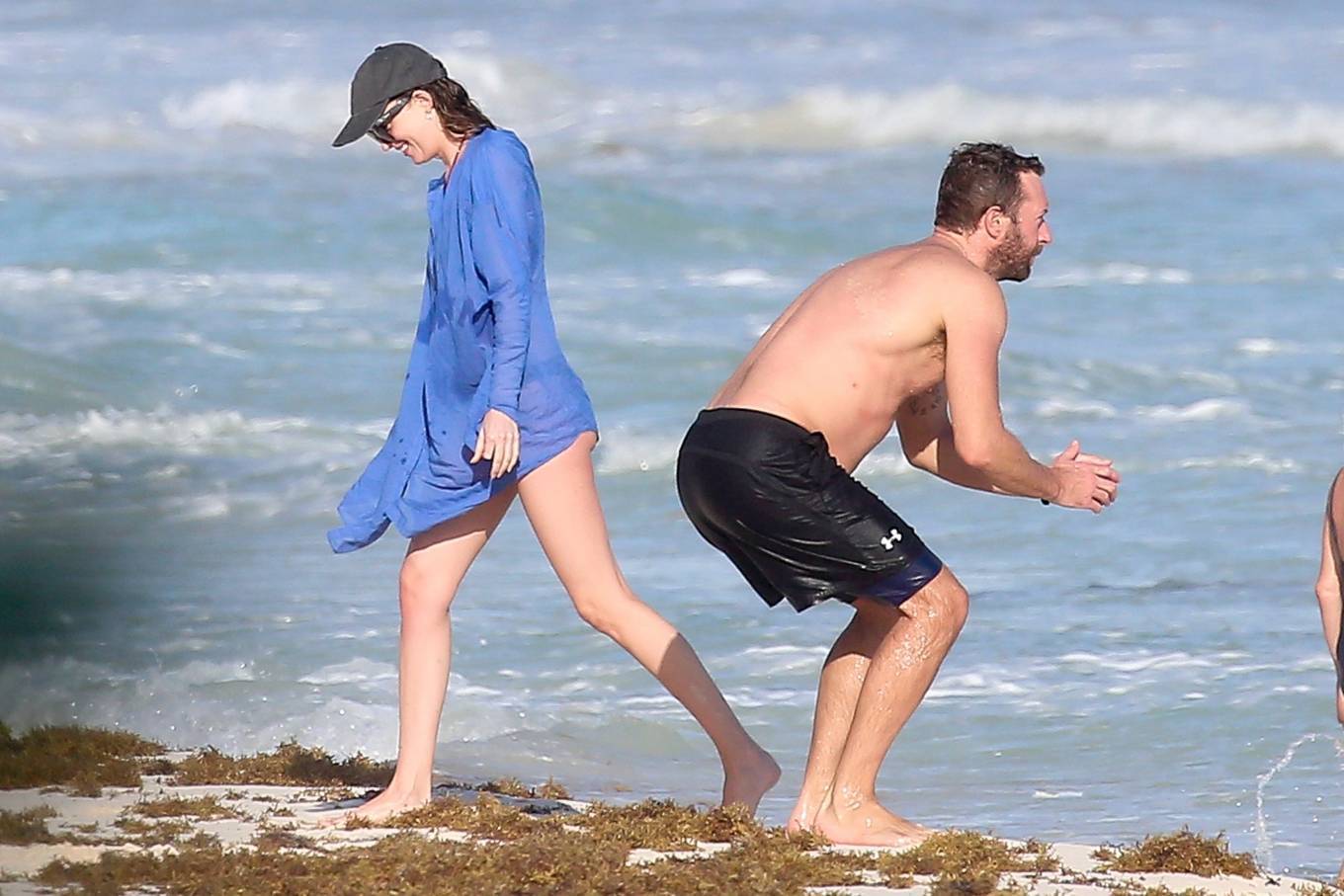 Dakota Johnson 2022 : Dakota Johnson - Spotted at the beach with Chris Mart...
