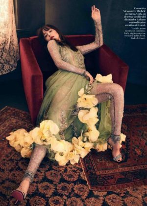 Dakota Johnson - Vogue Magazine (Spain - October 2017 issue)