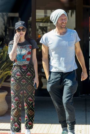 Dakota Johnson - With Chris Martin go out on a coffee in Malibu