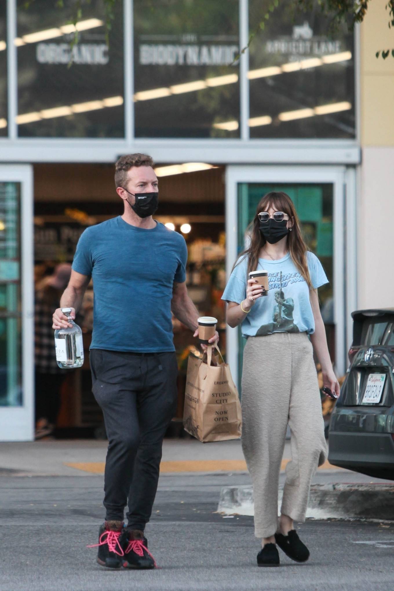 Dakota Johnson 2021 : Dakota Johnson – With Chris Martin shopping together at Erewhon Market in Los Angeles-03