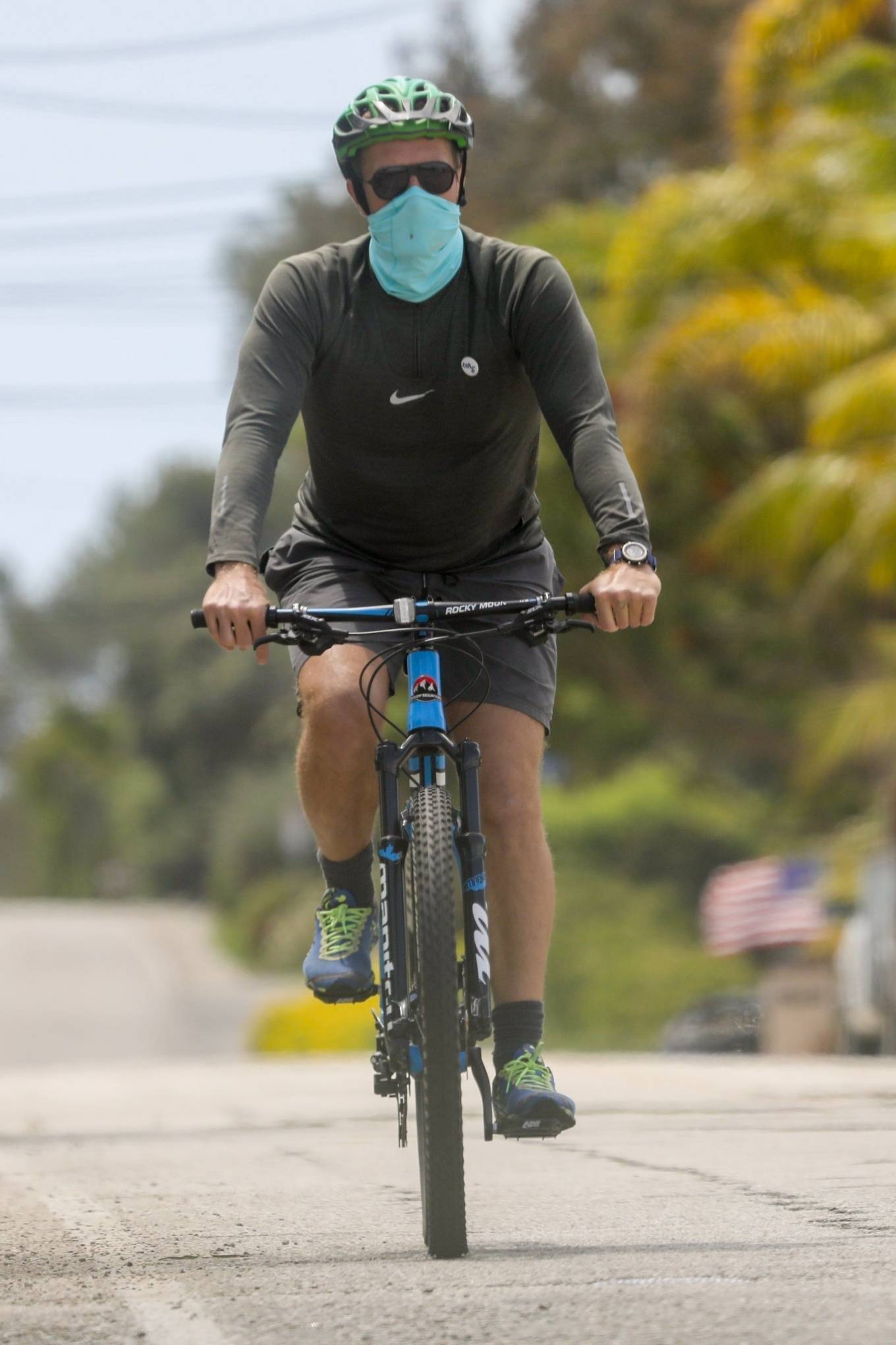 Dakota Jonhson and Chris Martin â€“ Out for a bike ride in Malibu