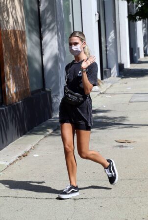 Daniella Karagach - Spotted at Dancing With The Stars practice studio on Labor Day in Los Angeles