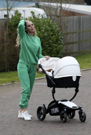 Danielle Lloyd - Spotted leaving her home Sutton Coldfield