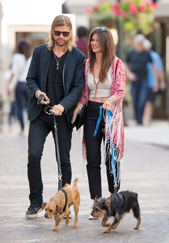 Danielle Vasinova - Walks her dogs in Los Angeles
