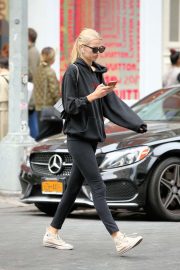 Daphne Groeneveld - Heads to the gym in New York City