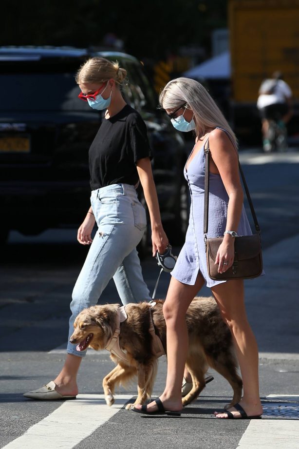 Daphne Groeneveld - Wearing a face mask during the Covid-19 Pandemic in NYC