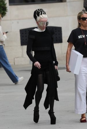 Daphne Guinness - Spotted during 2023 Fashion Week in Paris
