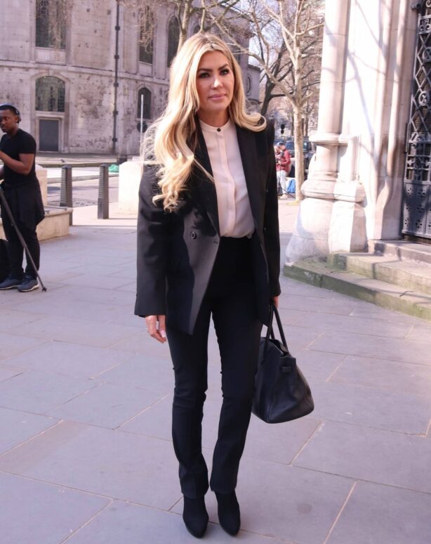 Dawn Ward - Seen arriving at the Royal Courts of Justice in London
