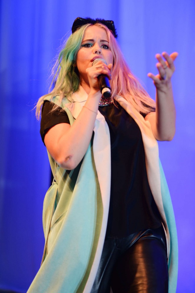 Debby Ryan - Performs at the Fillmore in Miami Beach