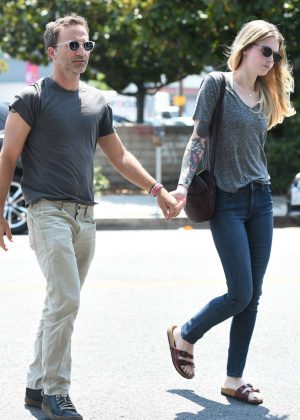 Deborah Kaplan and Breckin Meyer out for lunch in Los Angeles