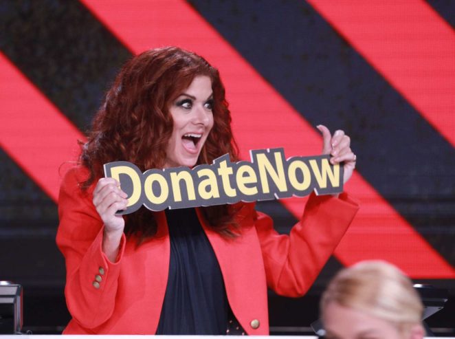 Debra Messing - 'One Voice: Somos Live! A Concert For Disaster Relief' in LA