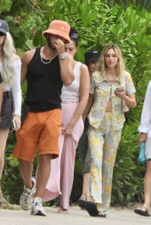 Delilah Belle Hamlin - Seen with a group of friends in Tulum Mexico