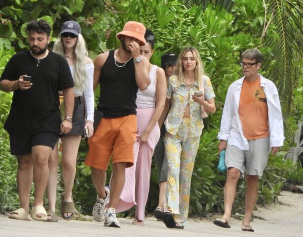 Delilah Belle Hamlin - Seen with a group of friends in Tulum Mexico