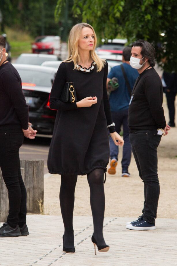 Delphine Arnault - Arriving to Fragance Dinner at La Fondation Louis Vuitton in Paris