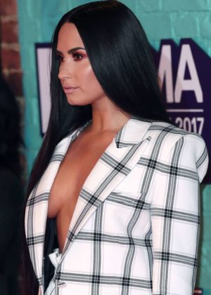 Demi Lovato - 2017 MTV Europe Music Awards in London