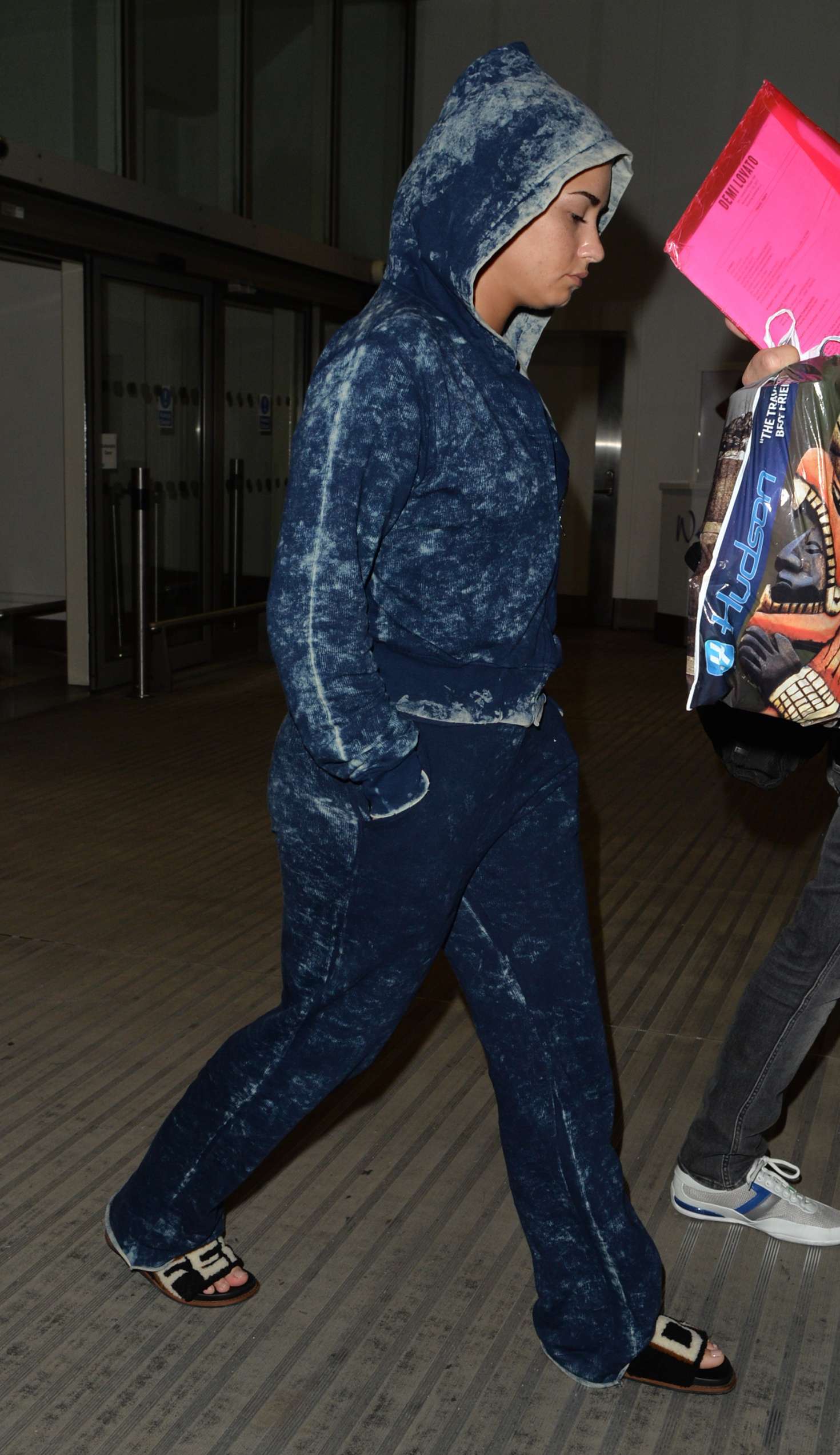 Demi Lovato - Arrives at Heathrow Airport in London
