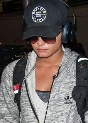 Demi Lovato - Arrives at LAX Airport in Los Angeles