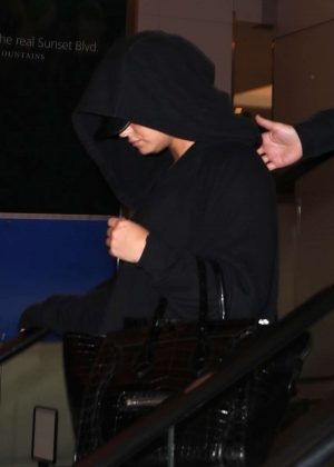 Demi Lovato - Arrives to LAX Airport in Los Angeles