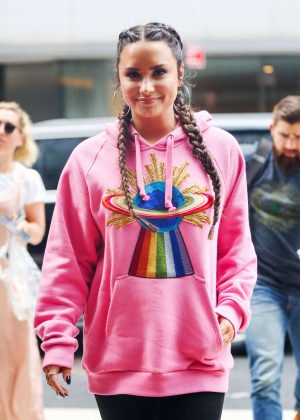 Demi Lovato - Arriving back at her hotel in New York