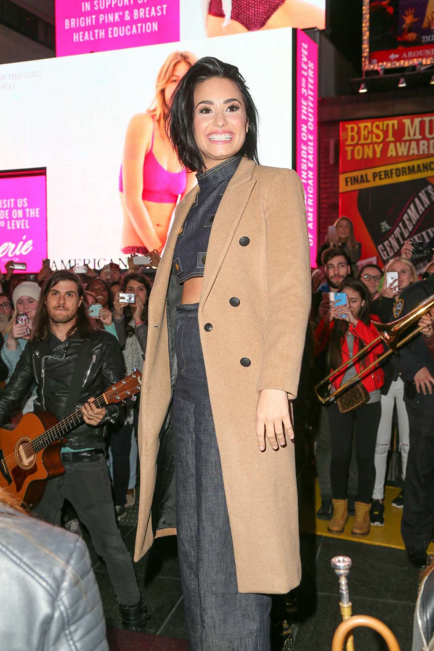 Demi Lovato - Celebrating her 'Confident' Album Release in NY