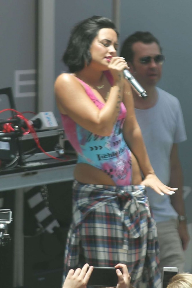 Demi Lovato - Cool for the Summer Pool Party Tour in Miami