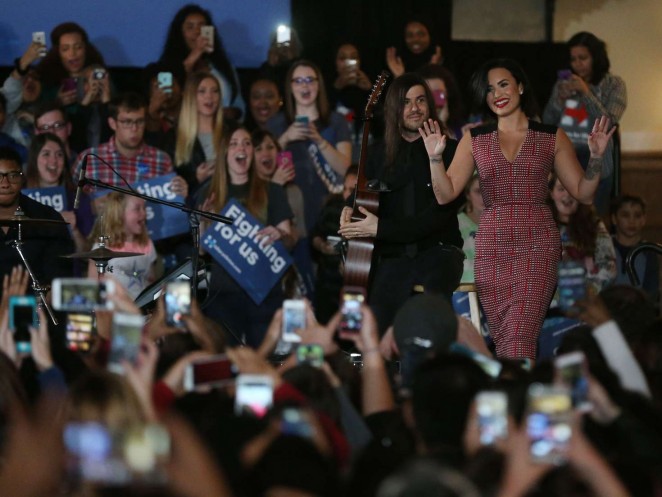 Demi Lovato - Hillary Clinton Campaign Event in Iowa