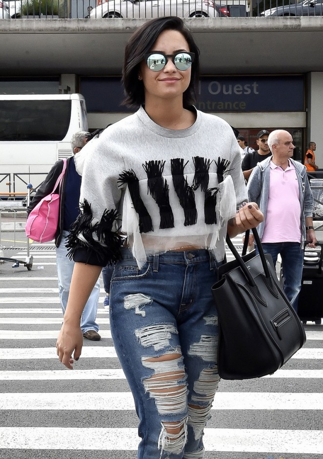 Demi Lovato in Ripped Jeans Arriving in Paris
