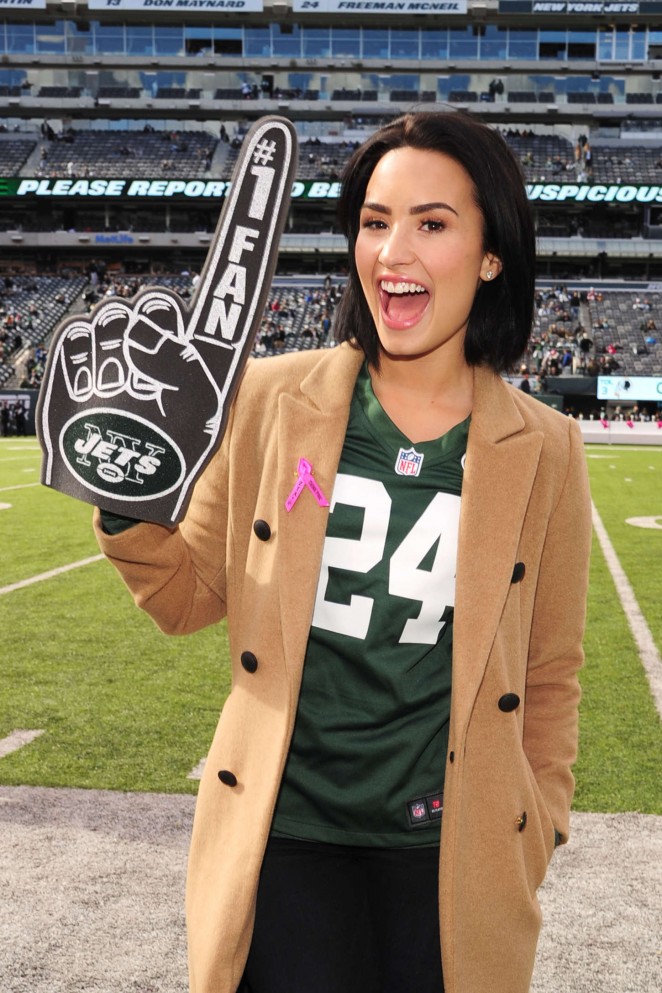 Demi Lovato - Jets vs. Washington Redskins Game in New Jersey