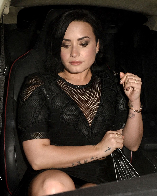 Demi Lovato - Leaves The Ivy Restaurant in Los Angeles