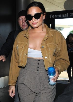 Demi Lovato - Leaving LAX airport in Los Angeles