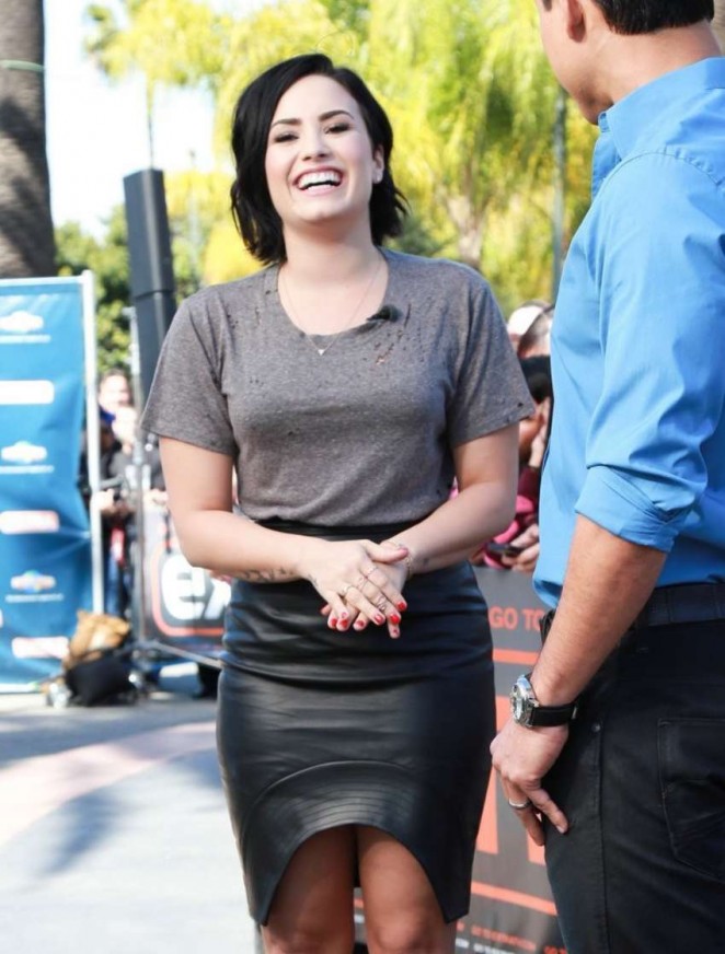 Demi Lovato - On the set of 'Extra' in LA