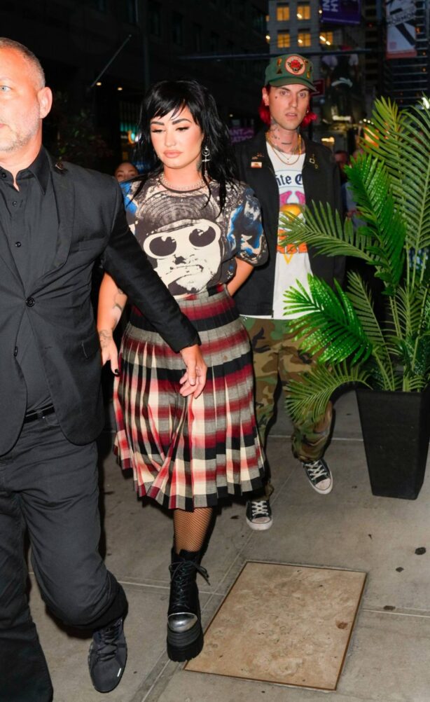 Demi Lovato - Out for dinner in New York