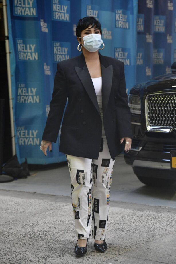 Demi Lovato - Outside the Live with Kelly and Ryan show in New York