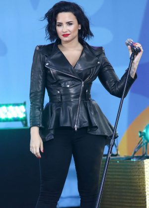 Demi Lovato - Performing in Good Morning America in NY