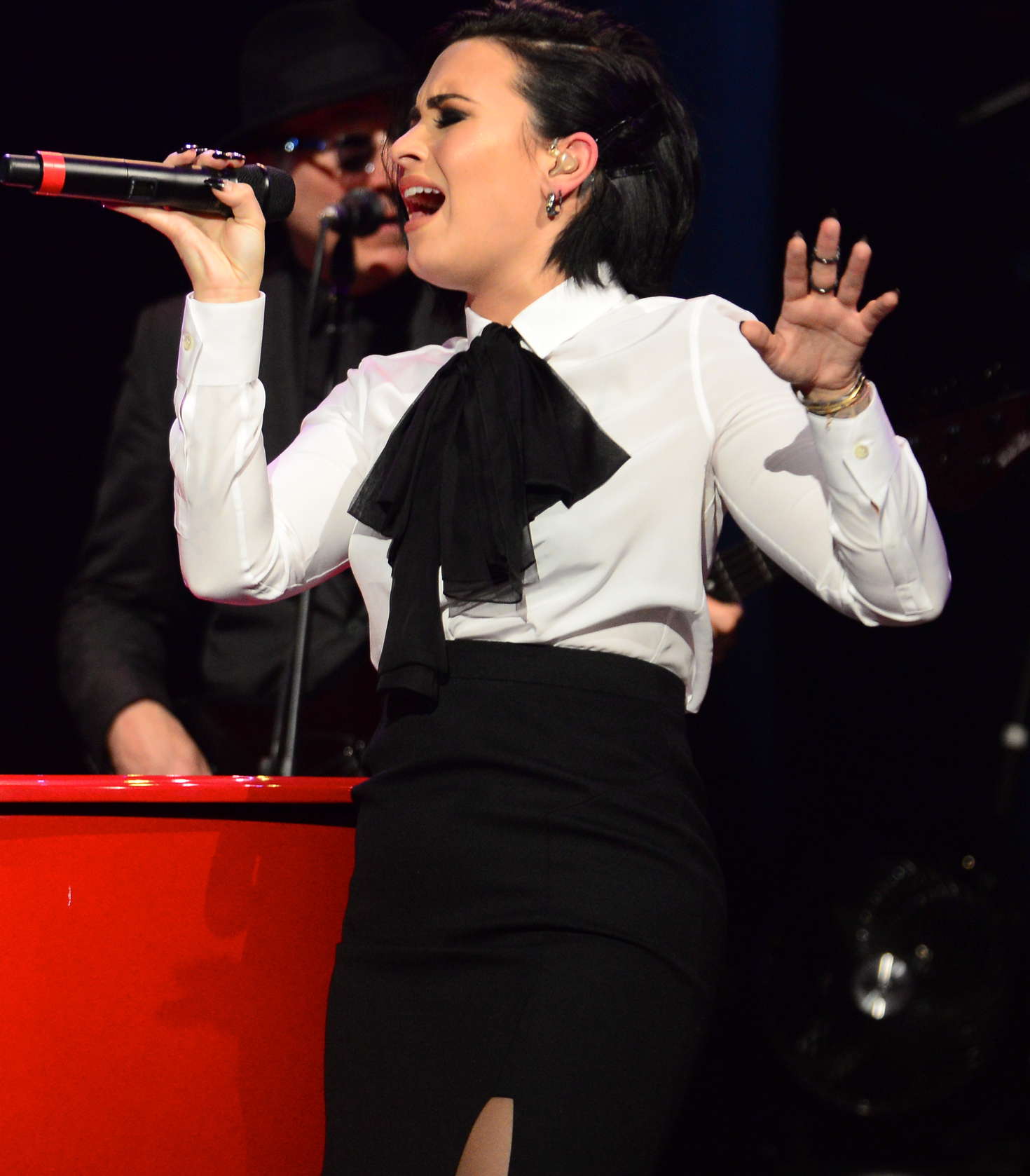 Demi Lovato 2016 : Demi Lovato: Performing with Elton John at the Wiltern -24