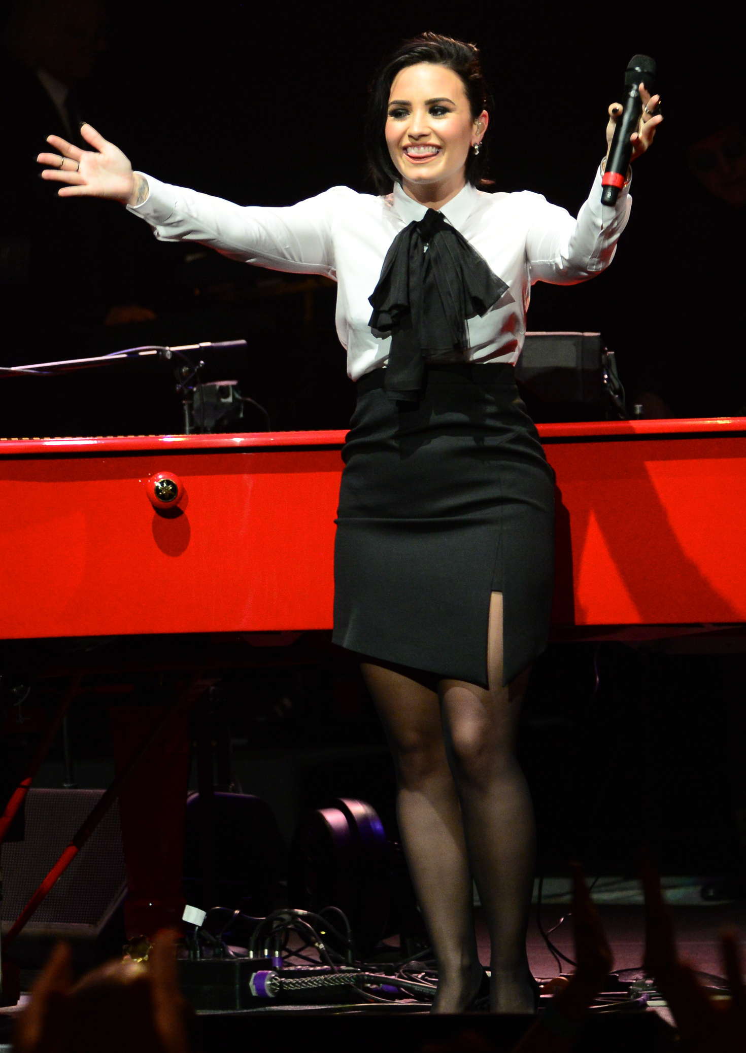 Demi Lovato 2016 : Demi Lovato: Performing with Elton John at the Wiltern -27