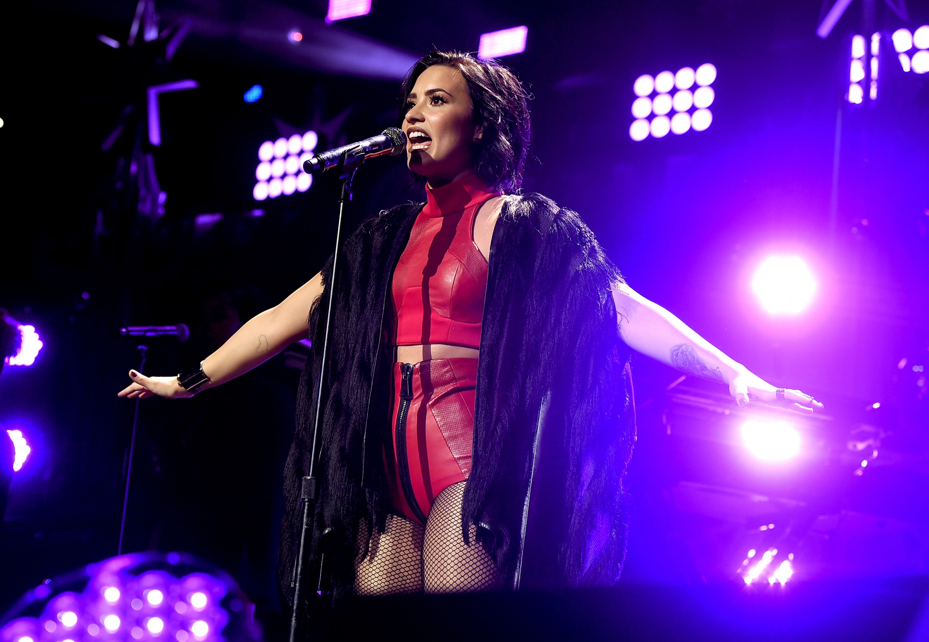 Demi Lovato 2015 : Demi Lovato: Performs at 1061 KISS FMs Jingle Ball 2015 -21
