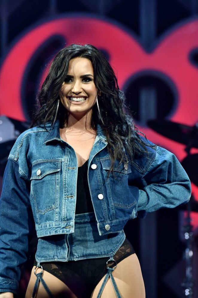 Demi Lovato - Performs at Y100's Jingle Ball 2017 in Sunrise