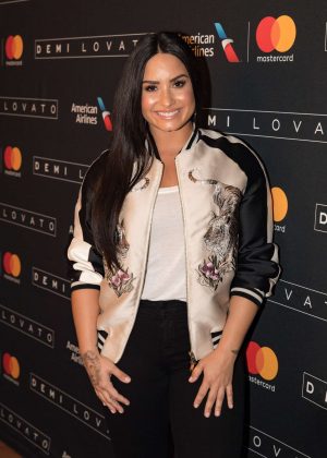 Demi Lovato - Performs exclusively for American Airlines AAdvantage Mastercard card members in Dallas