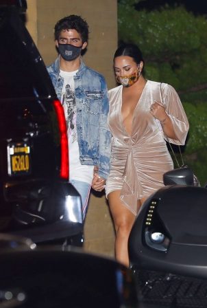 Demi Lovato - Spotted on a dinner date at Nobu in Malibu