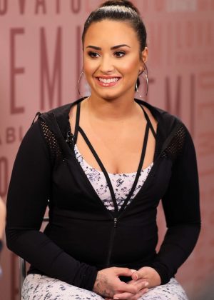 Demi Lovato - Visits Fabletics at Del Amo Fashion Center in Torrance