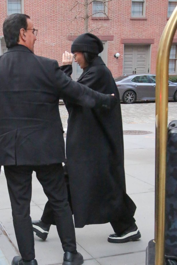 Demi Moore - Checking out of a hotel in the trendy Tribeca neighborhood of New York