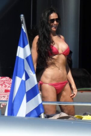 Demi Moore - Seen at yacht off the coast of Greece