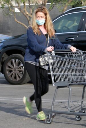Denise Richards - Grocery shopping in Woodland Hills