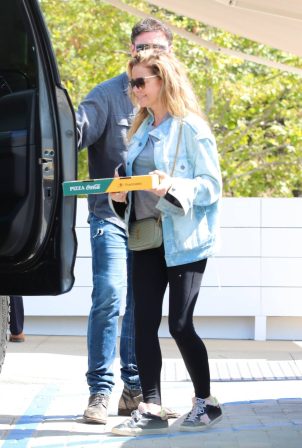 Denise Richards - With Aaron Phypers seen at Prince St Pizza in Malibu