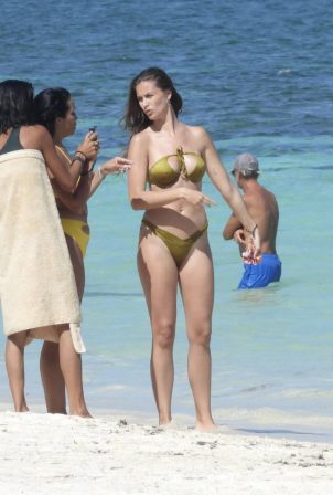Desirée Cordero - Seen with her actress friend Mirtha Michelle in Cancun