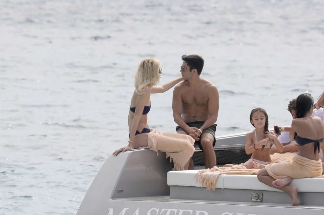 Devon Windsor in Bikini a Boat Ride With Boyfriend in St Barts