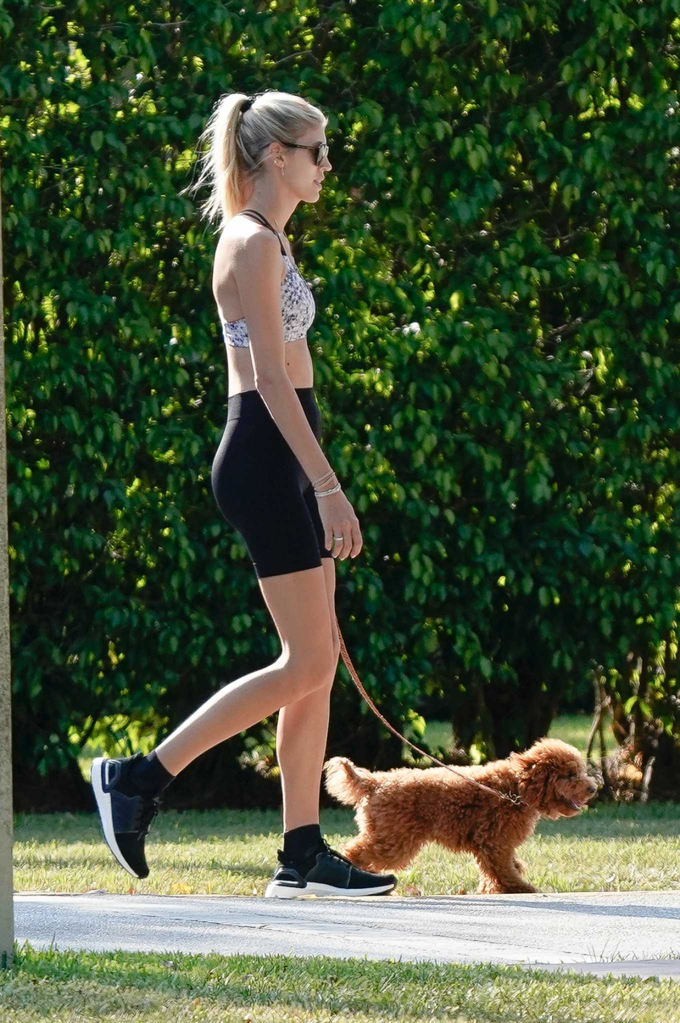 Devon Windsor â€“ Jogging while walking her dog in Miami